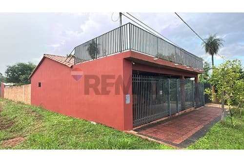 Casa con amplio patio y potencial de ampliación
