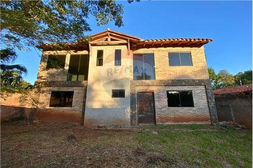 Casa a terminar de dos plantas en Luque — foto 1