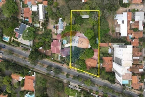 Vendo amplio terreno sobre avda. Primer pdte!