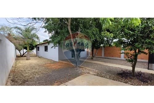 Casa en Luque bo. Yka a