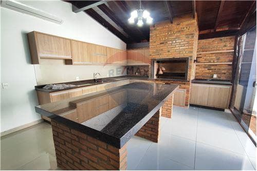 En venta amplia casa con 3 habitaciones en suite — foto 2