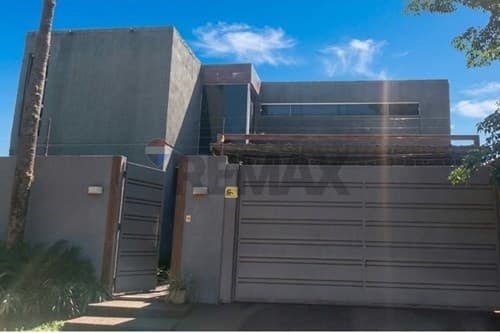Exclusiva Casa 4 Dorm. con Piscina en Itauguá, foto 1