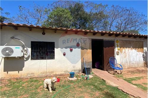 Coqueta casa en esquina en venta en limite capiata