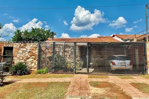 Hermosa casa en Luque loma merlo — foto principal
