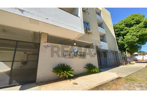 Departamente de 1 hab con cochera en barrio Obrero