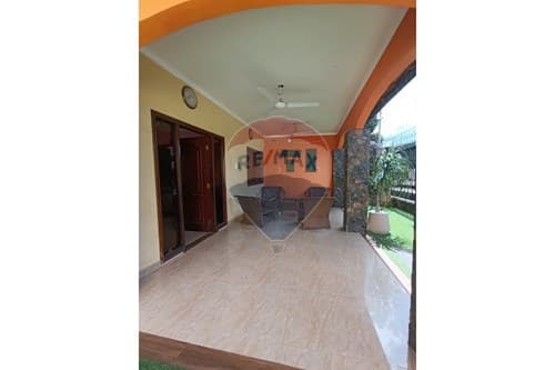 En venta amplia residencia en lambare — foto 3