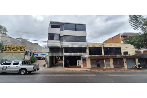 Edificio en el centro san roque — foto 2