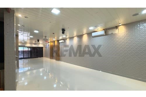 amplia casa comercial de 3 pisos en Limpio — foto 5