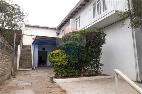 Amplia propiedad en barrio san vicente — foto 2
