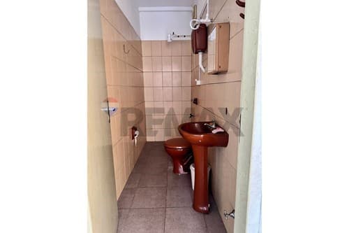 Casa con salón comercial, piscina y quincho — foto 3
