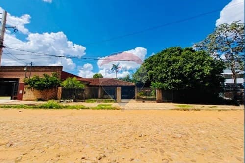 Amplia casa en venta