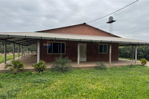 Casa en Alquiler – Osterwick, Loma Plata, foto 1