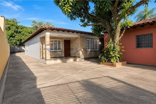 ¡Inversión ideal: Casa + Local en Luque! — foto 1