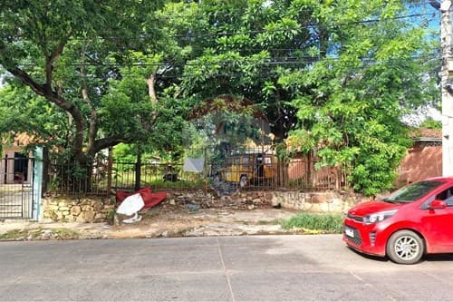 Terreno en esquina en Trinidad sobre asfalto — foto 3