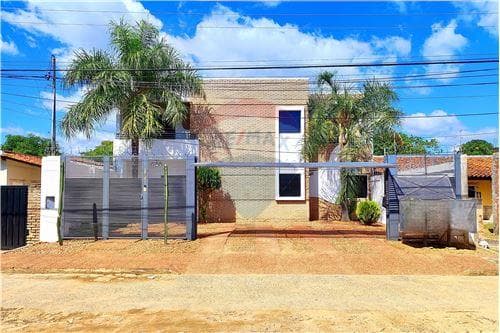 Vendo casa de dos plantas en Mariano Roque Alonso