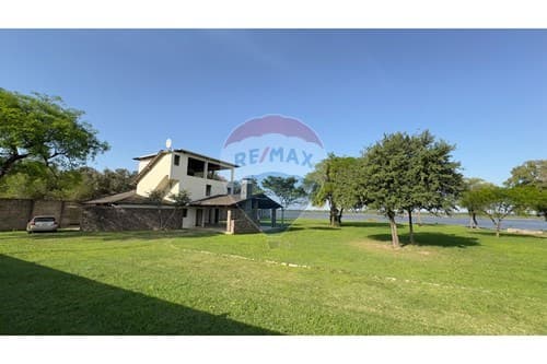 Vendo Terreno sobre el Rio Paraguay con Casa