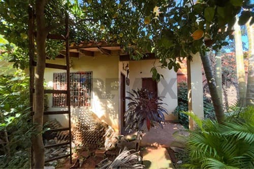 Venta casa colonial, Fernando de la Mora-sur