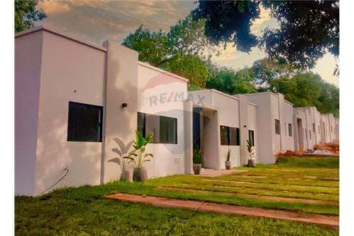 Casa en barrio cerrado en Luque