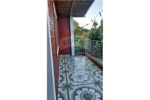"Espaciosa Casa en Venta en Encarnación"