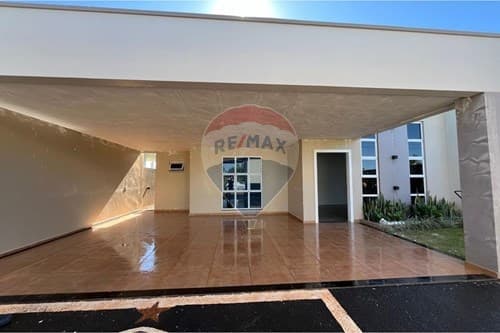 "Tu Hogar Moderno y Confortable en Santa Rita"