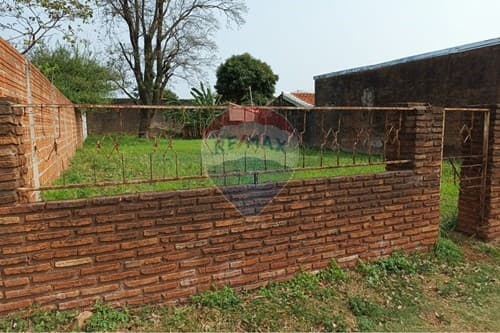 Terreno en cuarto barrio Luque 12x35 !!! — foto 1