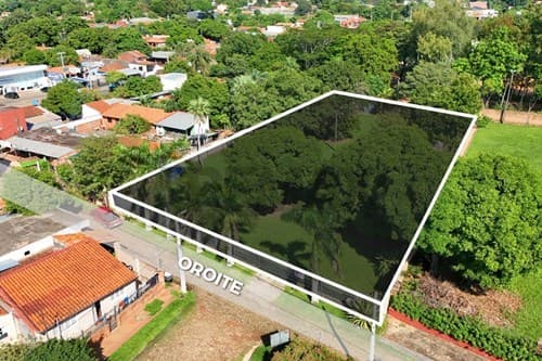 - Terreno de 2.255 m² en Laurelty, Luque — foto 2