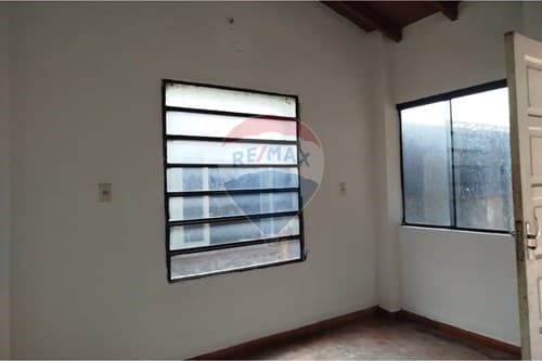 casa c/ Local Comercial — foto 4