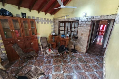 Vendo amplia casa en el Barrio la Mercedes
