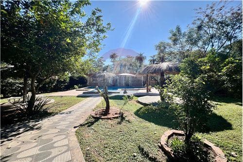 Se vende imponente casa quinta en nueva colombia