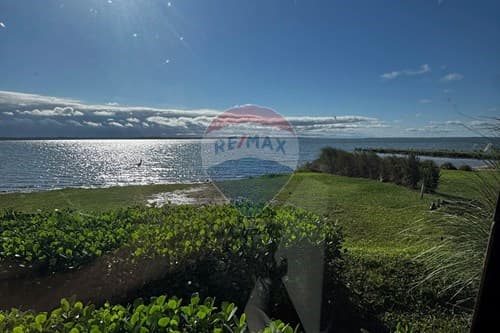 Aero & Marina club Paraqvaria, Sobre el río, foto 3