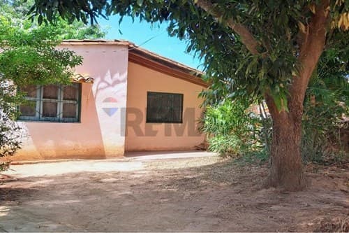 ¡Vendo casa con amplio patio en San Lorenzo!