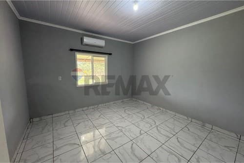 Casa en Alquiler – Osterwick, Loma Plata, foto 2