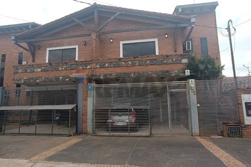 En venta duplex de cuatro dormitorios en Luque