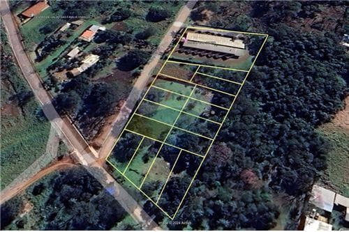 Amplio lote a pasos del circuito comercial - venta
