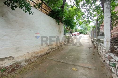 En venta casa con terreno de 2109 m2 zeballos — foto principal