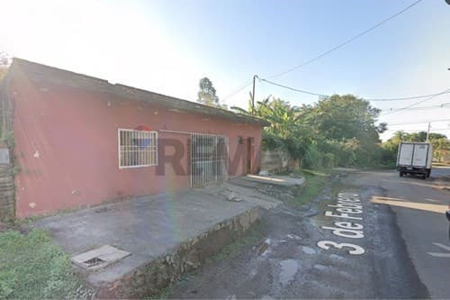 Terreno con casa a refaccionar o demoler
