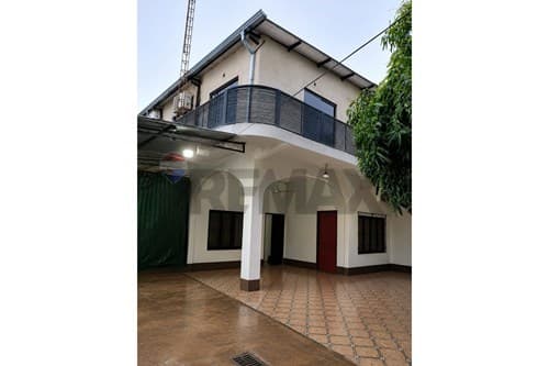 En venta casa de 2 plantas, km 8 monday