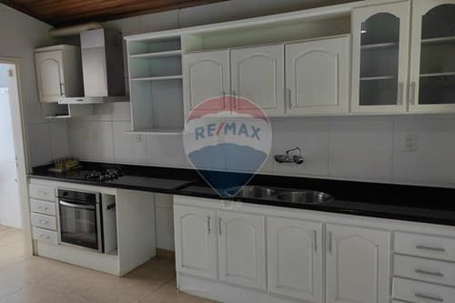 Hermosa residencia a estrenar en Encarnación, foto 5