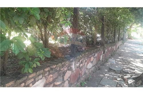 Terreno de 21 Mts de Frente, con salida a 2 calles