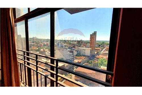 Vendo amplio departamenteo zona centro