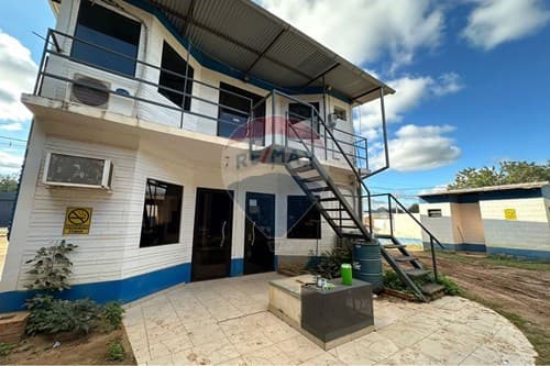 ¡Local Comercial en Calle Caraya!
