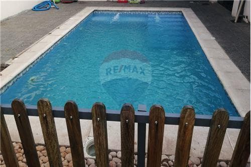 En venta Casa con pileta en Barrio Herrera