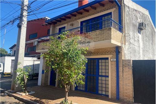 casa con piscina en Asuncion — foto principal