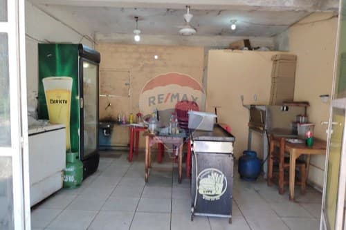 Casa con salones comerciales - Renta activa — foto 2