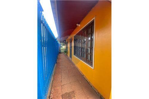 ¡en venta! Amplio terreno con casa en esquina — foto 4
