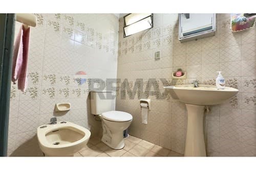 "Venta de Casa con Piscina - Lambaré"