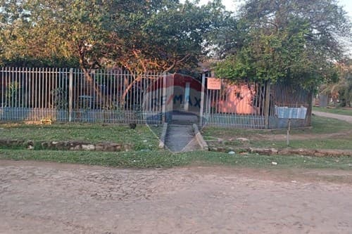 Vendo casa-esquina en limpio