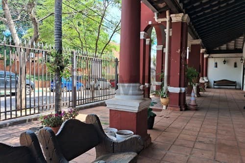 Casa unica a 50 metros de la basilica caacupe — foto 4