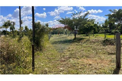 Terreno de grandes dimensiones en Aregua