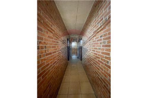 Edificio sobre Mcal Estigarbia km10 Zona UNA — foto 3